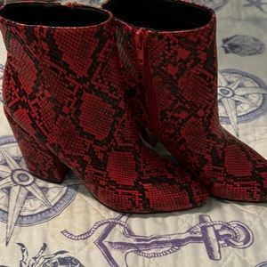 NWOT Snakeskin Madden Girl booties